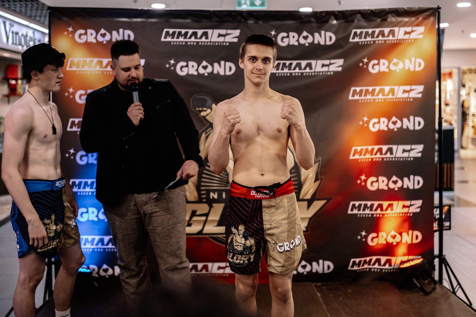 Veřejné vážení bojovníků MMA