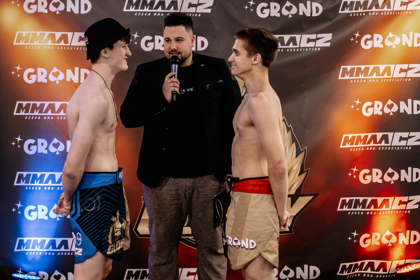 Veřejné vážení bojovníků MMA